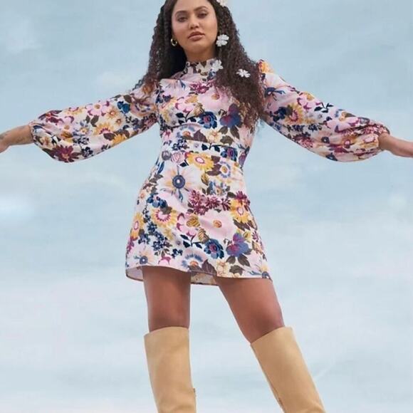 JustFab Dresses & Skirts - JustFab Birch Floral Shift Dress